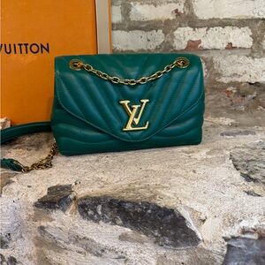 Louis Vuitton Green Quilted Shoulder Bag with Gold Chain Excellent Condition